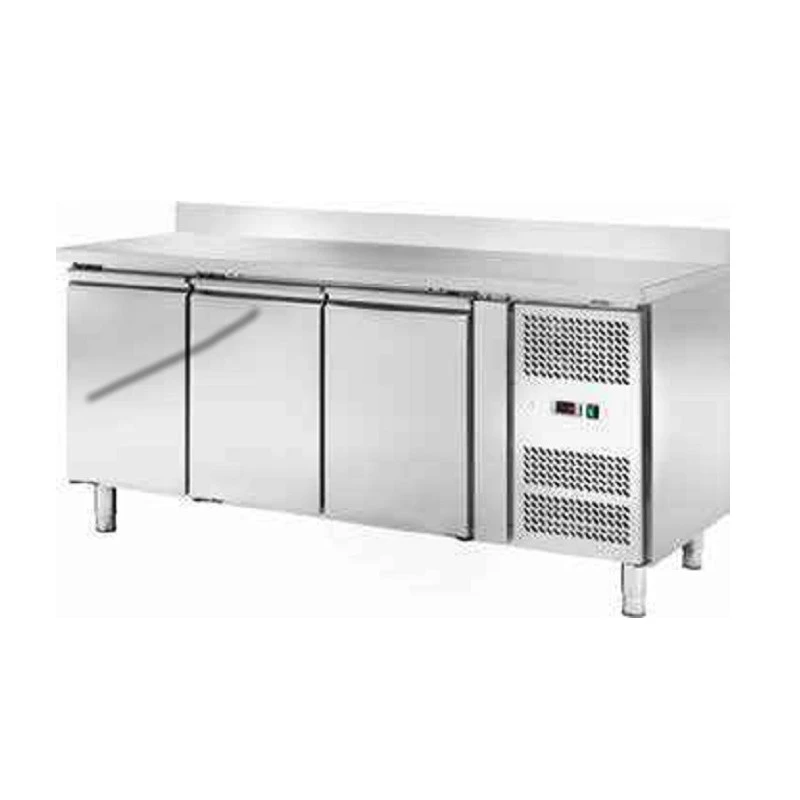 TAVOLO REFRIGERATO VENTILATO 3 porte. Prof. 60 cm con alzatina TAVOLO REFRIGERATO VENTILATO 3 Porte. Prof. 60 Cm Con Alzatina -Macchine del Gusto tavolo refrigerato ventilato aks3200tn